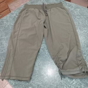 Tek Gear DryTek Womens M Straight Capri Mid-Rise Drawstring Elastic Waist Olive